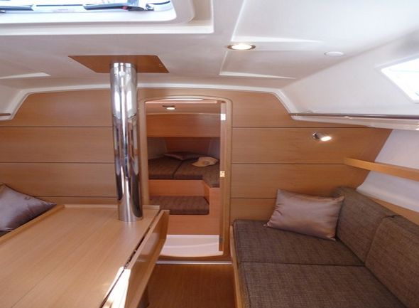 **yachting-direct** Delphia31-photo 8